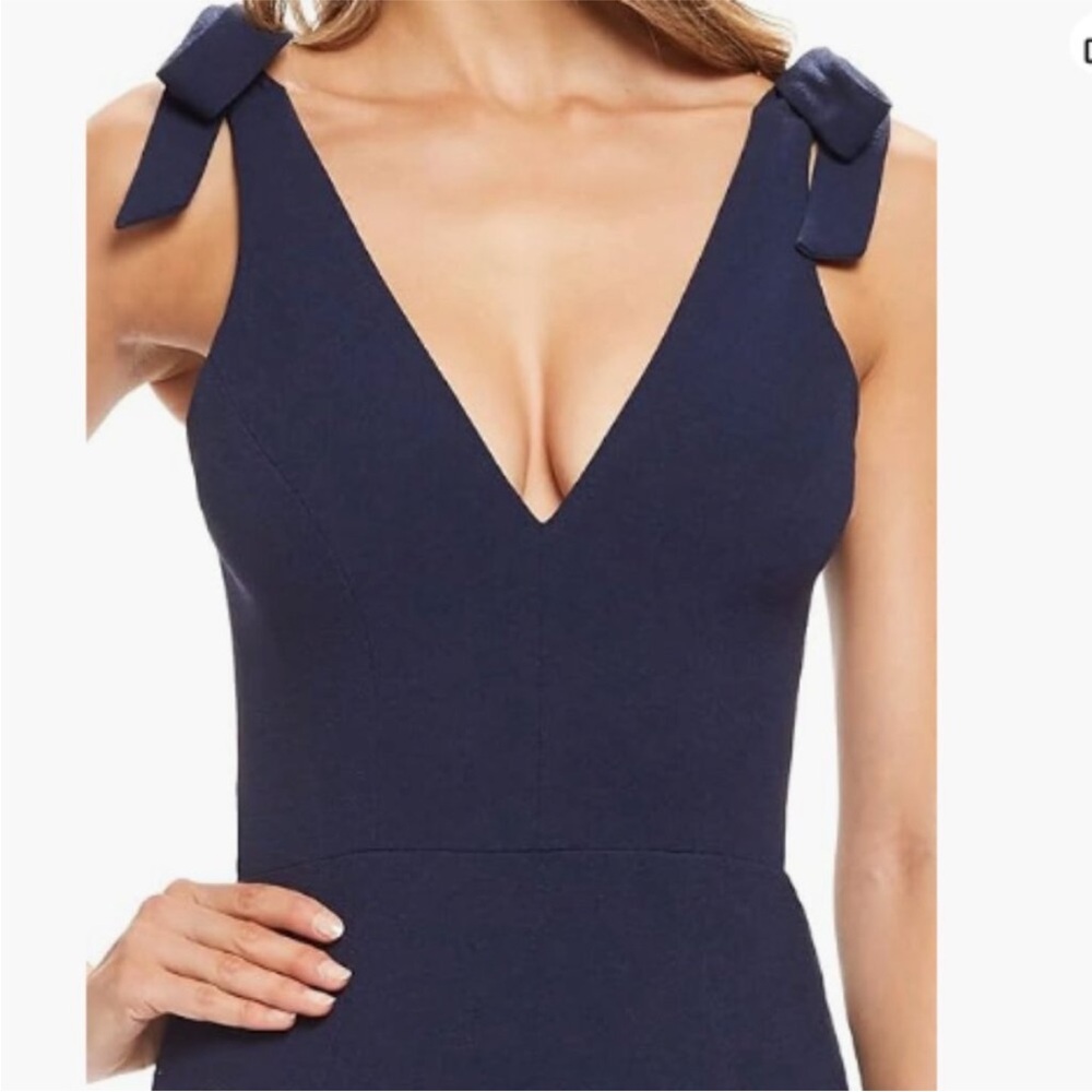 Dress the Population | Lita Sleeveless Plunging Midi
Sheath Dress - Picture 2 of 3